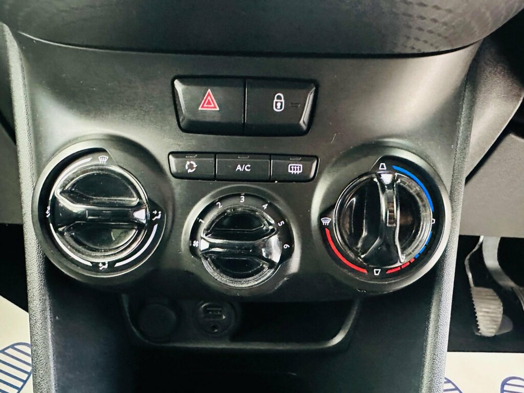 Peugeot 208 Puretech Allure Premium Grey #17