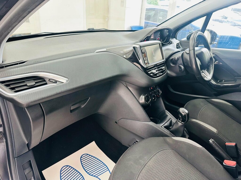 Peugeot 208 Puretech Allure Premium Grey #25