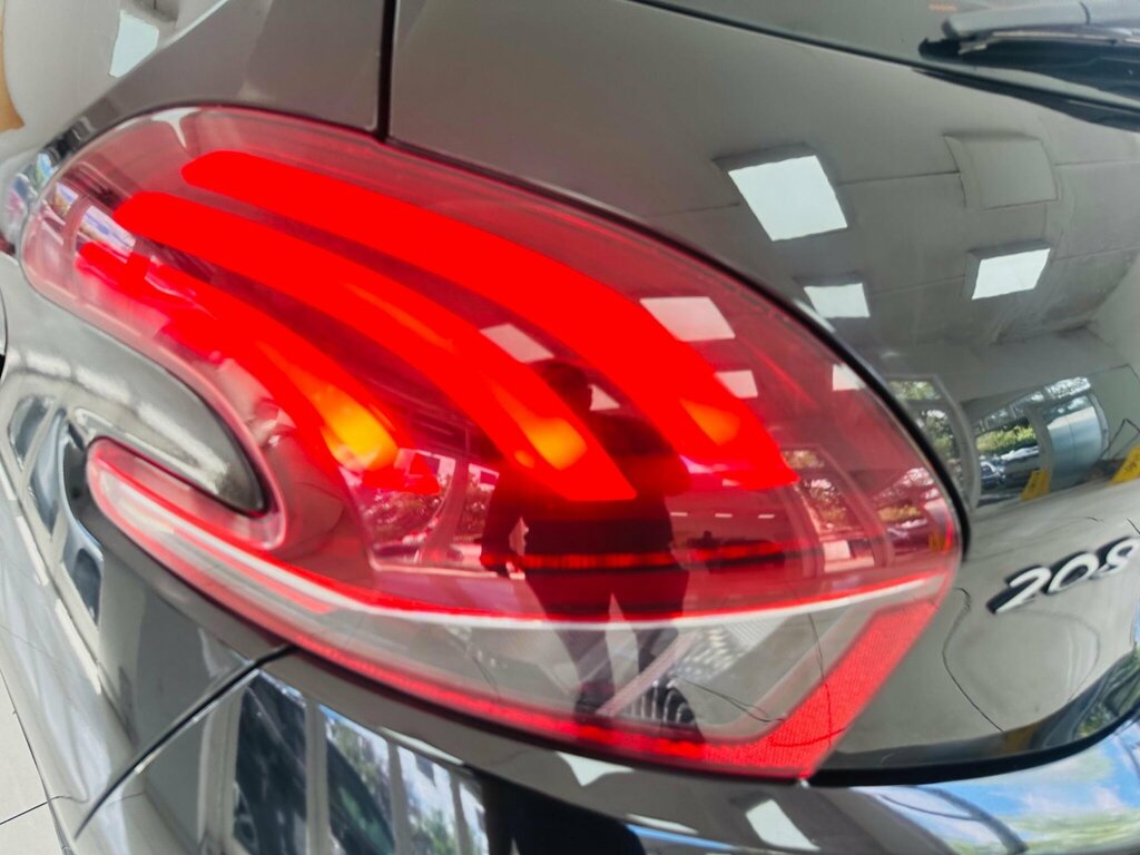Peugeot 208 Puretech Allure Premium Grey #44