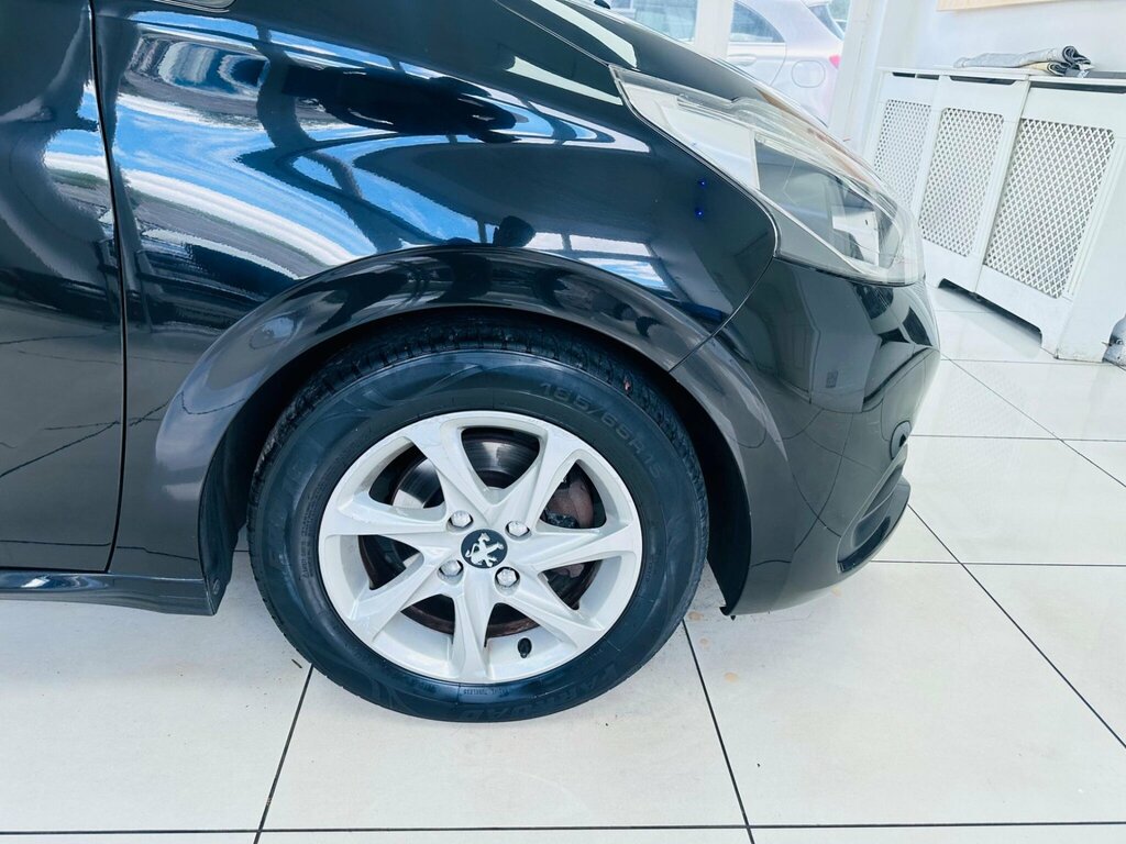 Peugeot 208 Puretech Allure Premium Grey #13