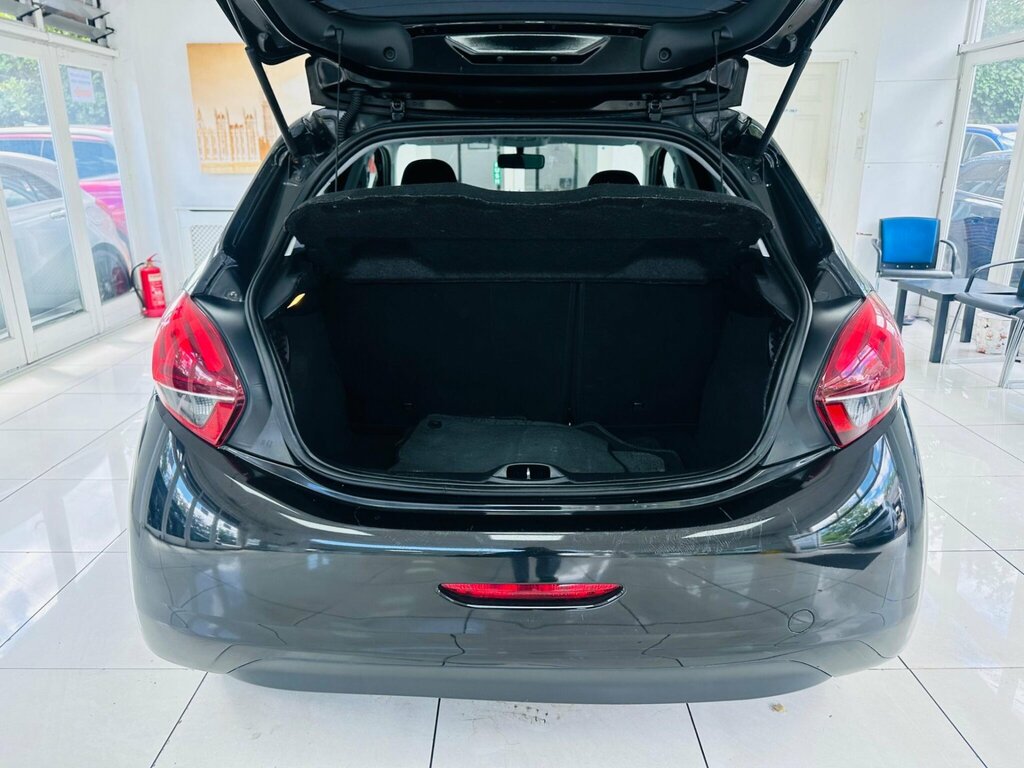 Peugeot 208 Puretech Allure Premium Grey #40