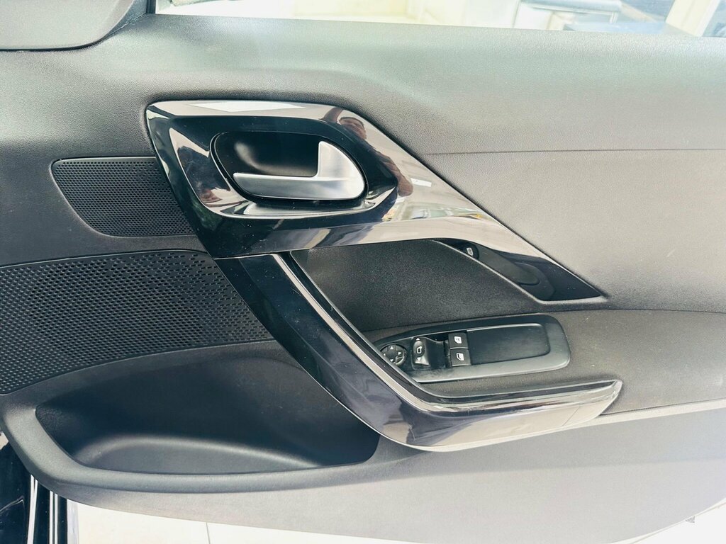 Peugeot 208 Puretech Allure Premium Grey #41
