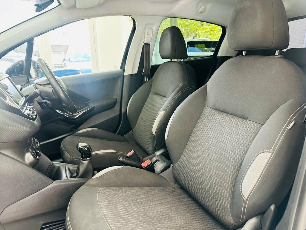 Peugeot 208 Puretech Allure Premium Grey #31
