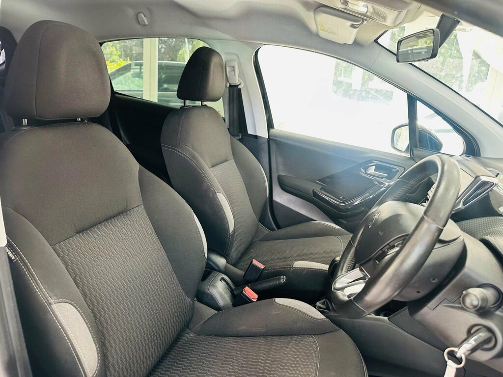 Peugeot 208 Puretech Allure Premium Grey #23