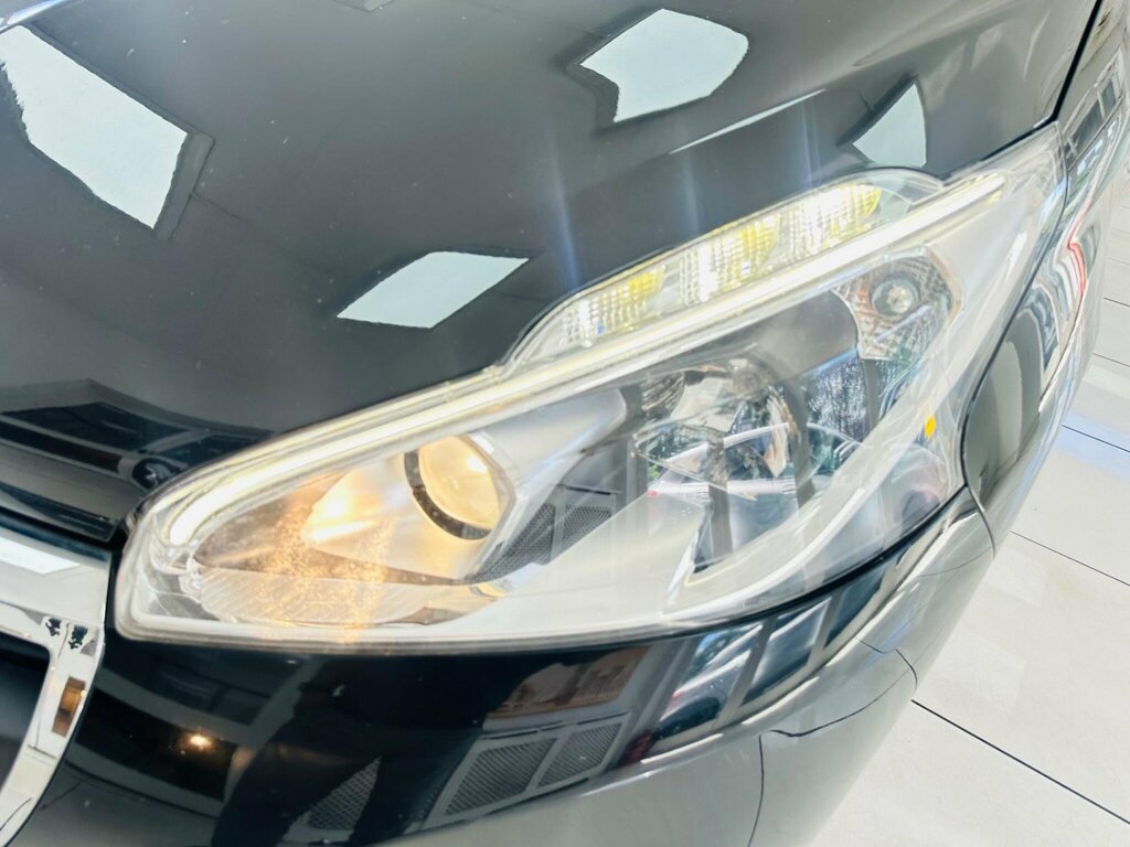 Peugeot 208 Puretech Allure Premium Grey #36