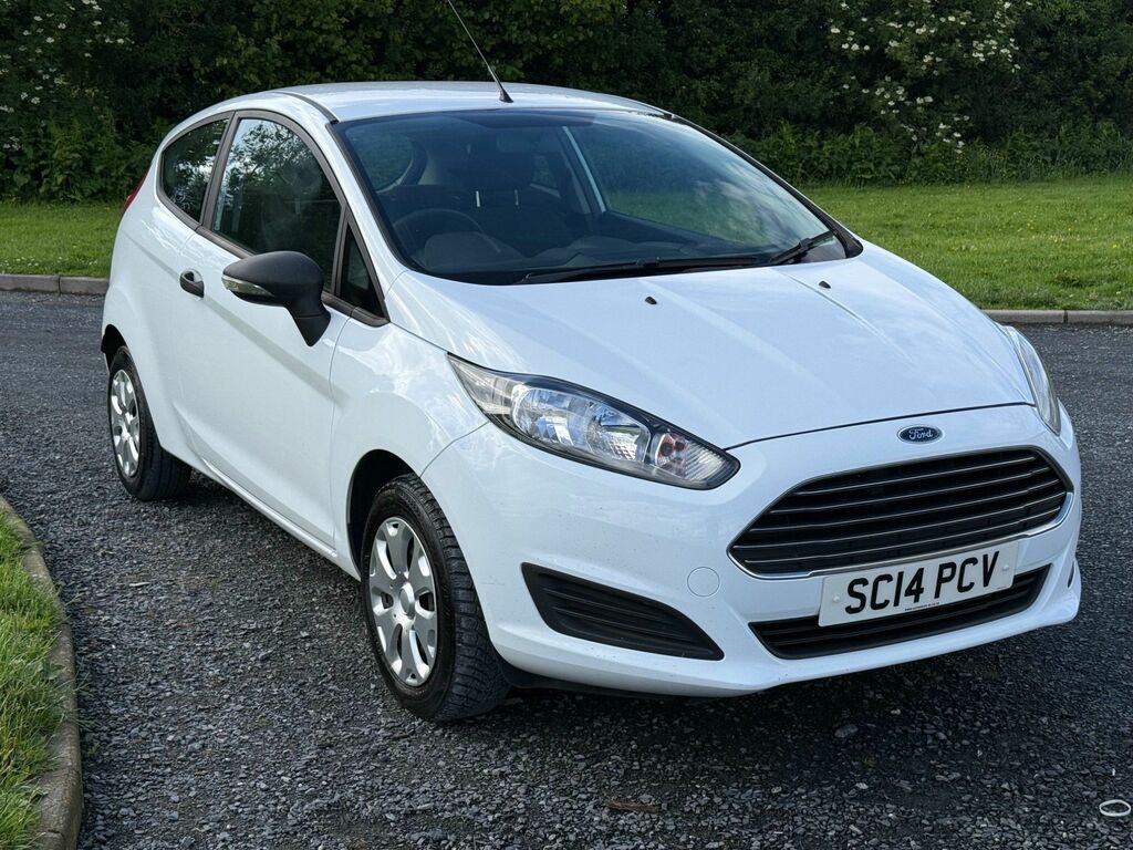 Ford Fiesta Hatchback White #4