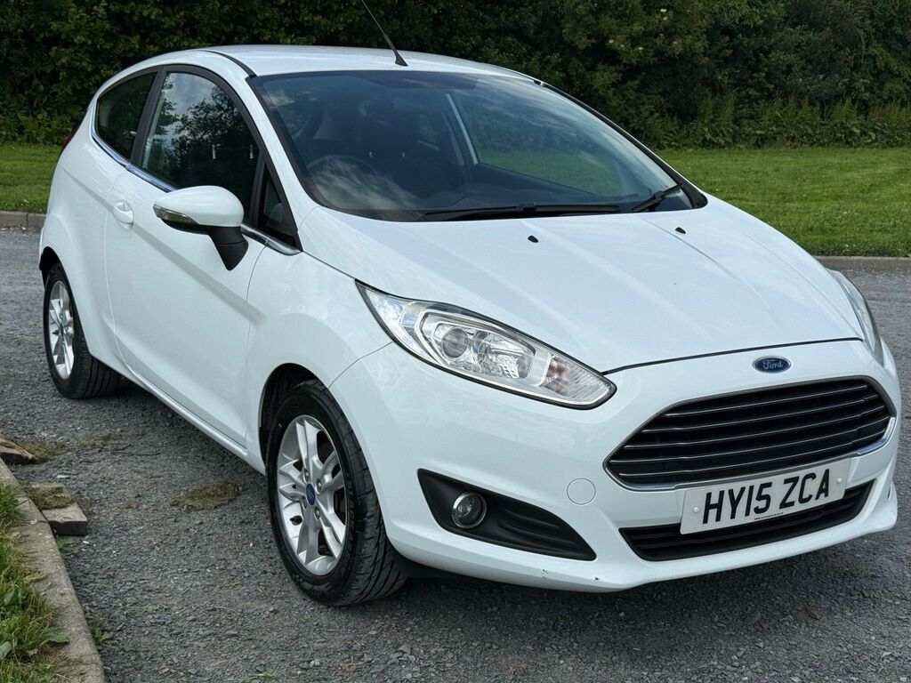 Ford Fiesta 2015 1.25 Zetec Hatchback Euro 5 HY15ZCA White #2