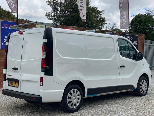 Vauxhall Vivaro Cdti 2700 Biturbo Ecotec DW19LNY White #2