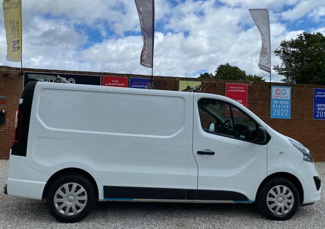 Vauxhall Vivaro Cdti 2700 Biturbo Ecotec DW19LNY White #3