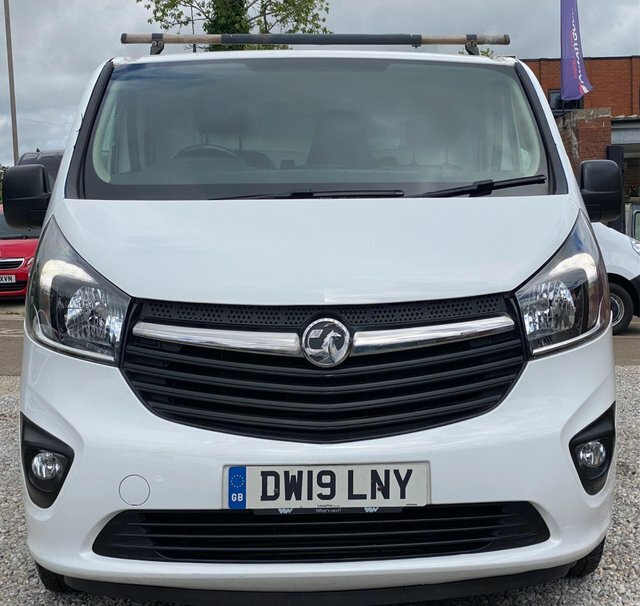 Vauxhall Vivaro Cdti 2700 Biturbo Ecotec DW19LNY White #4