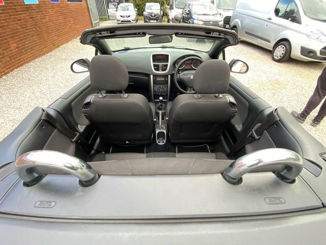 Peugeot 207 CC 1.6 Vti Active Red #12