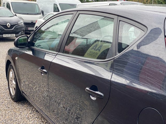 Hyundai I30 1.4 Comfort Black #28