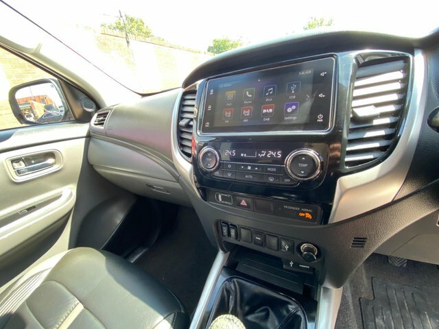 Mitsubishi L200 2.4 Di-d 4Wd Barbarian Dcb 178 Bhp Blue #25