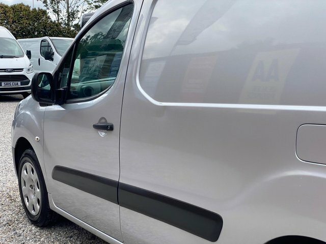 Peugeot Partner Mpv White #40