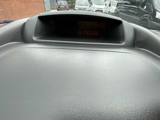 Peugeot Partner Mpv White #41