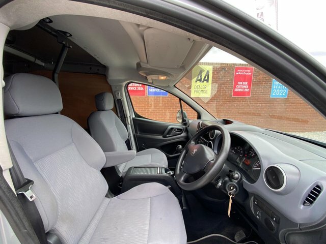Peugeot Partner Mpv White #18