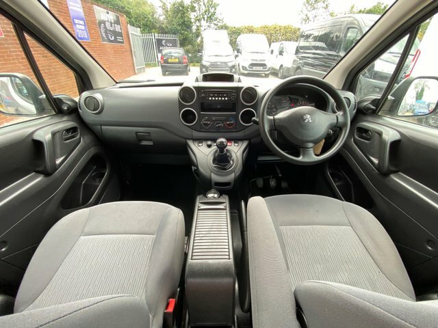 Peugeot Partner Mpv White #11