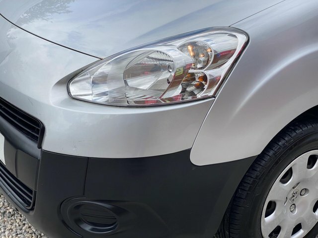Peugeot Partner Mpv White #36