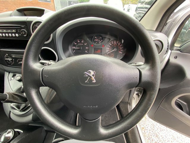 Peugeot Partner Mpv White #19