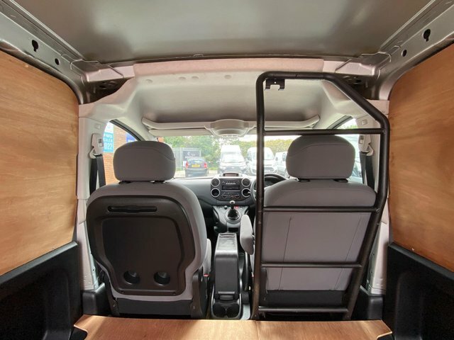 Peugeot Partner Mpv White #14