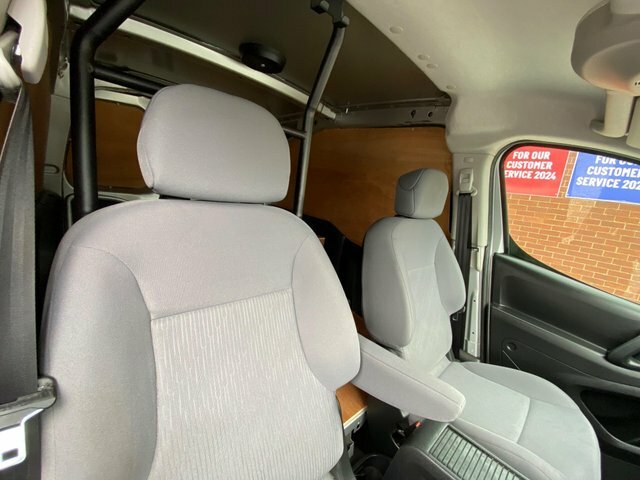 Peugeot Partner Mpv White #7
