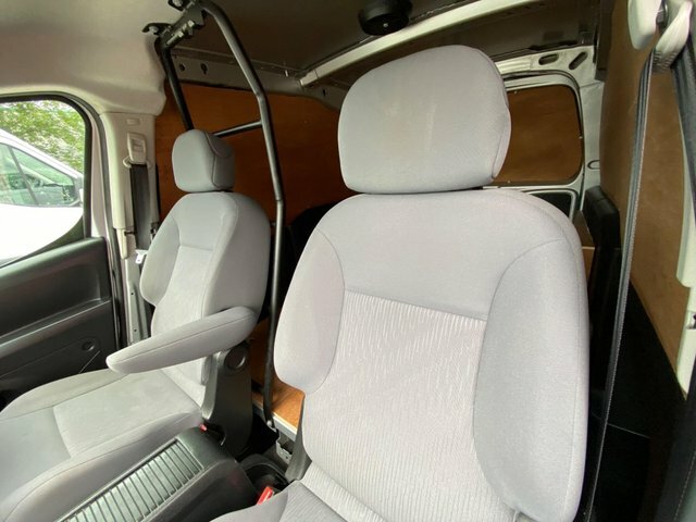 Peugeot Partner Mpv White #15