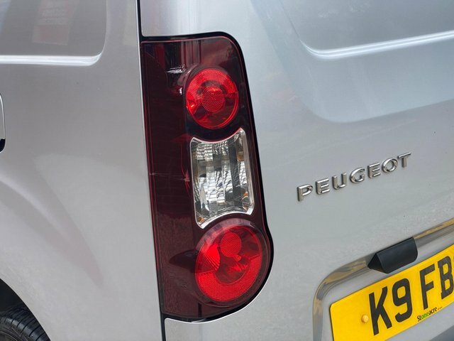 Peugeot Partner Mpv White #42