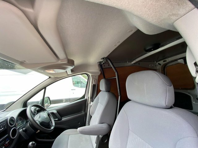 Peugeot Partner Mpv White #37