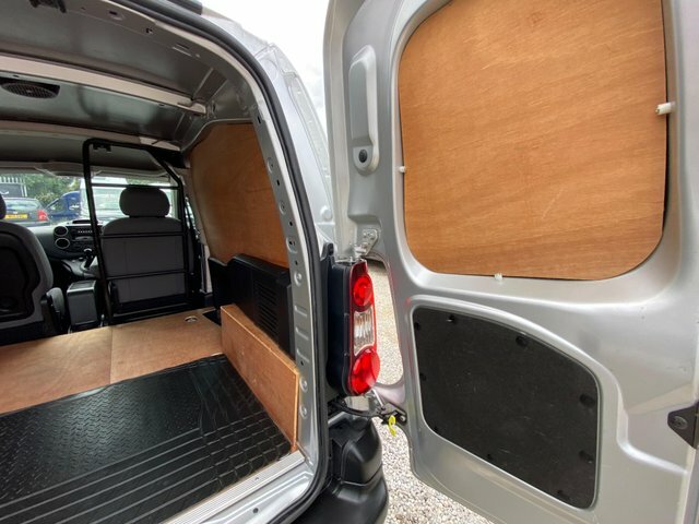 Peugeot Partner Mpv White #20