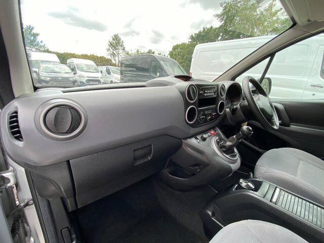 Peugeot Partner Mpv White #16