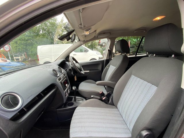 Ford Fusion Zetec Silver #21