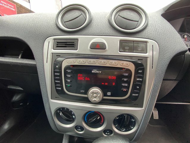 Ford Fusion Zetec Silver #25