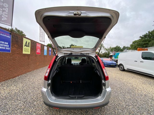 Ford Fusion Zetec Silver #10
