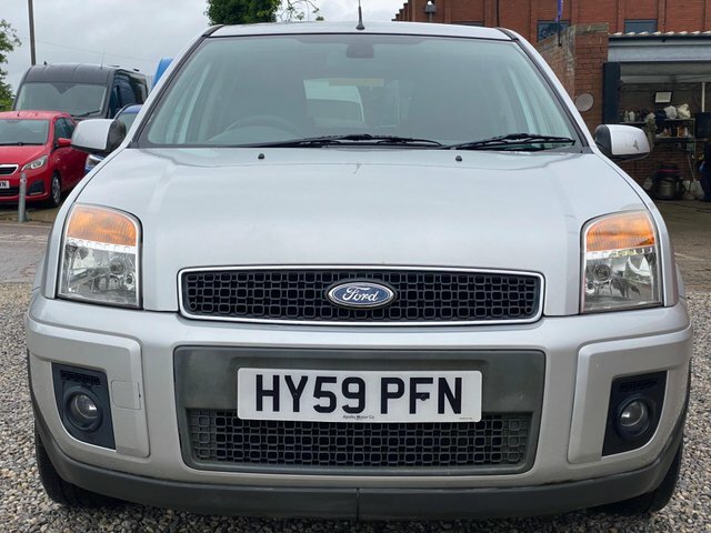Ford Fusion Zetec Silver #28