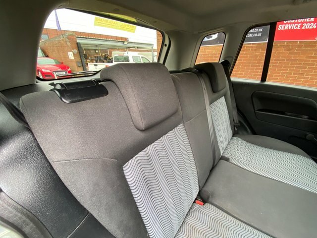 Ford Fusion Zetec Silver #16