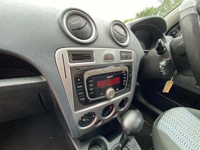 Ford Fusion Zetec Silver #26
