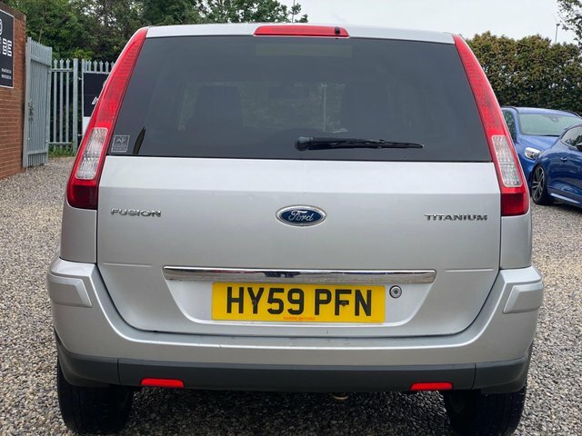 Ford Fusion Zetec Silver #32