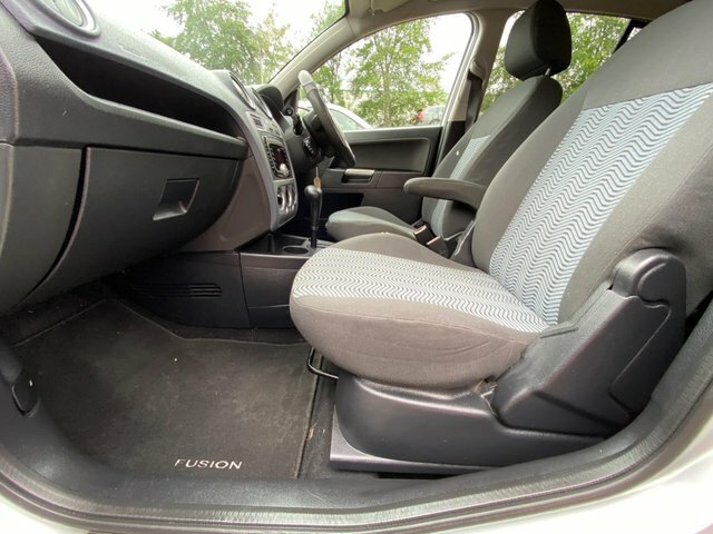 Ford Fusion Zetec Silver #37
