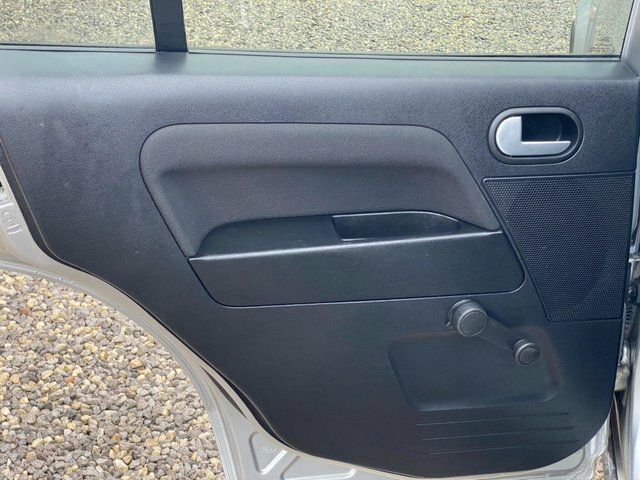 Ford Fusion Zetec Silver #48