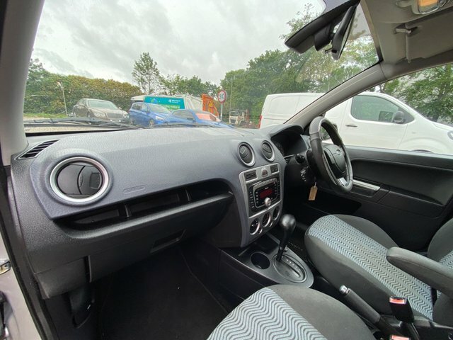 Ford Fusion Zetec Silver #14