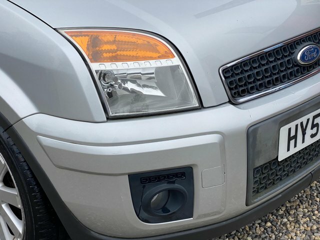 Ford Fusion Zetec Silver #34