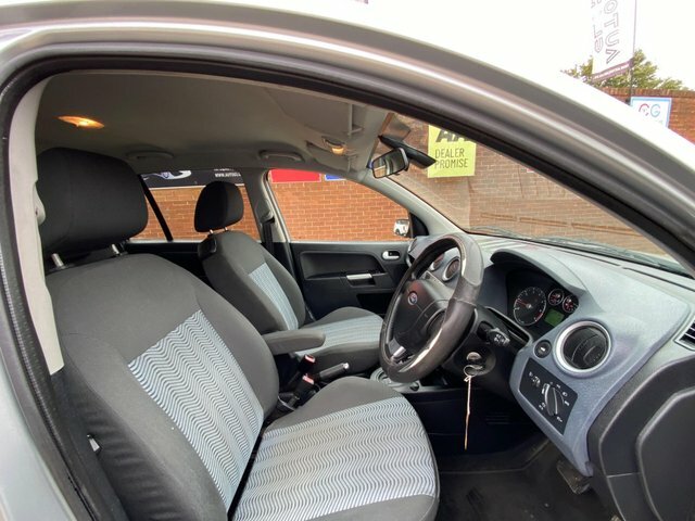 Ford Fusion Zetec Silver #22