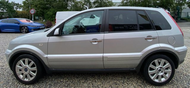 Ford Fusion Zetec Silver #30