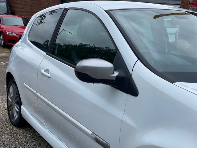 Renault Clio 1.2 16V Extreme Hatchback 139 G Red #18