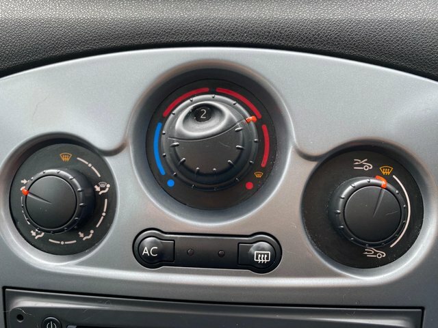 Renault Clio 1.2 16V Extreme Hatchback 139 G Red #32