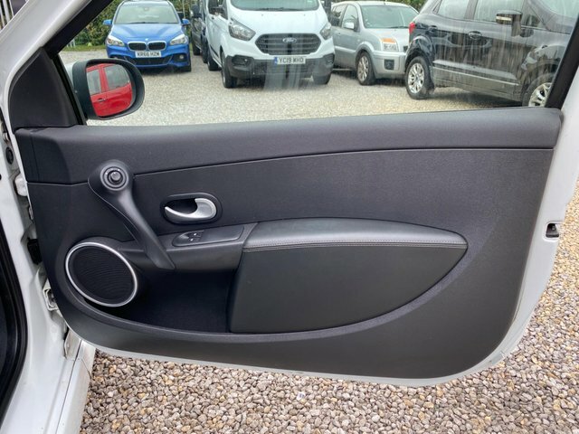 Renault Clio 1.2 16V Extreme Hatchback 139 G Red #25