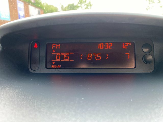 Renault Clio 1.2 16V Extreme Hatchback 139 G Red #31