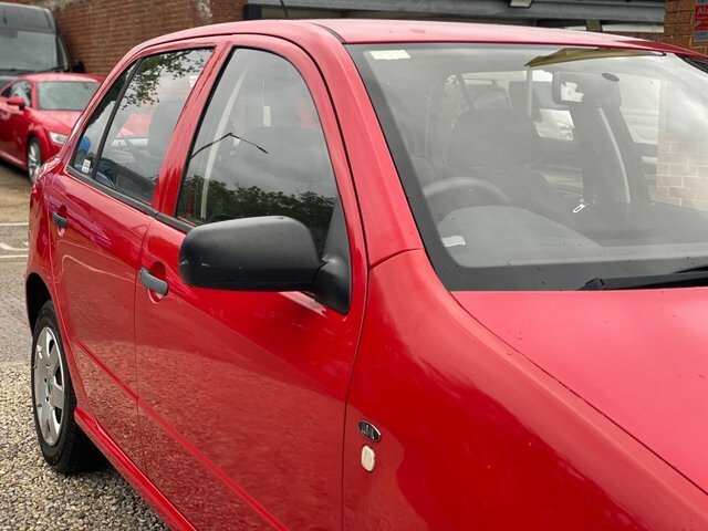 Skoda Fabia 1.2 Htp 12V Ambiente Red #19