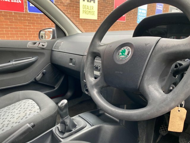 Skoda Fabia 1.2 Htp 12V Ambiente Red #30