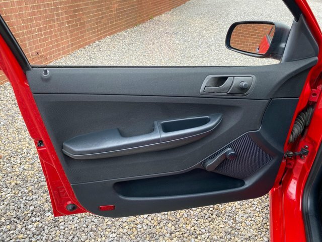Skoda Fabia 1.2 Htp 12V Ambiente Red #37